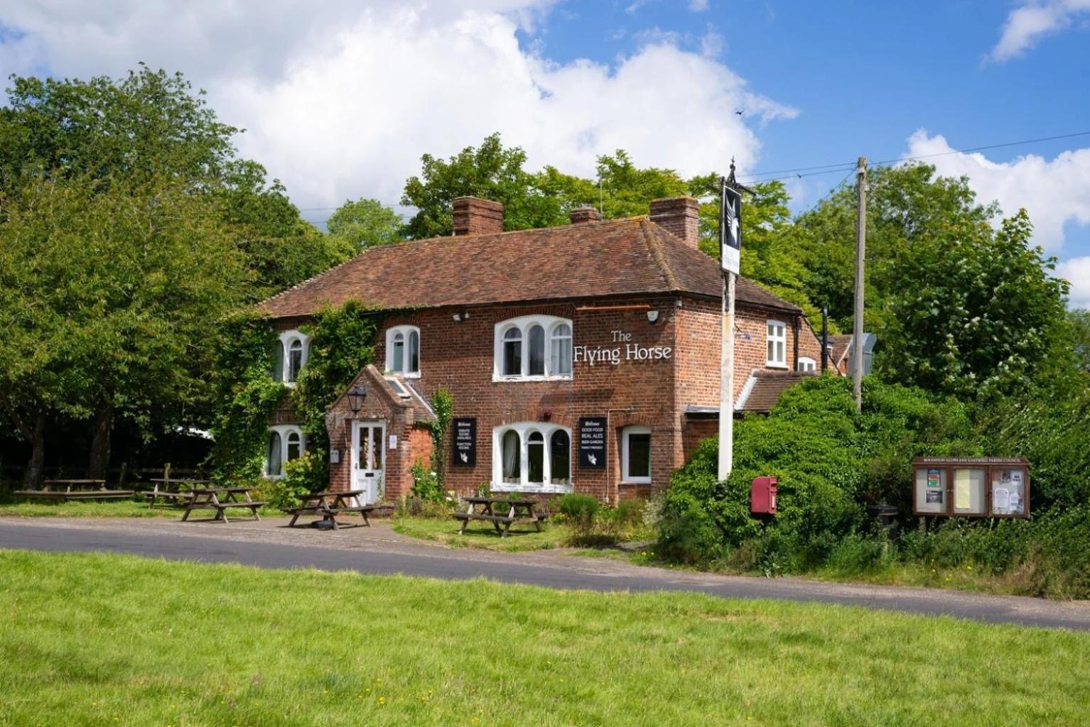 The Flying Horse Inn Boughton Aulph Exteriér fotografie