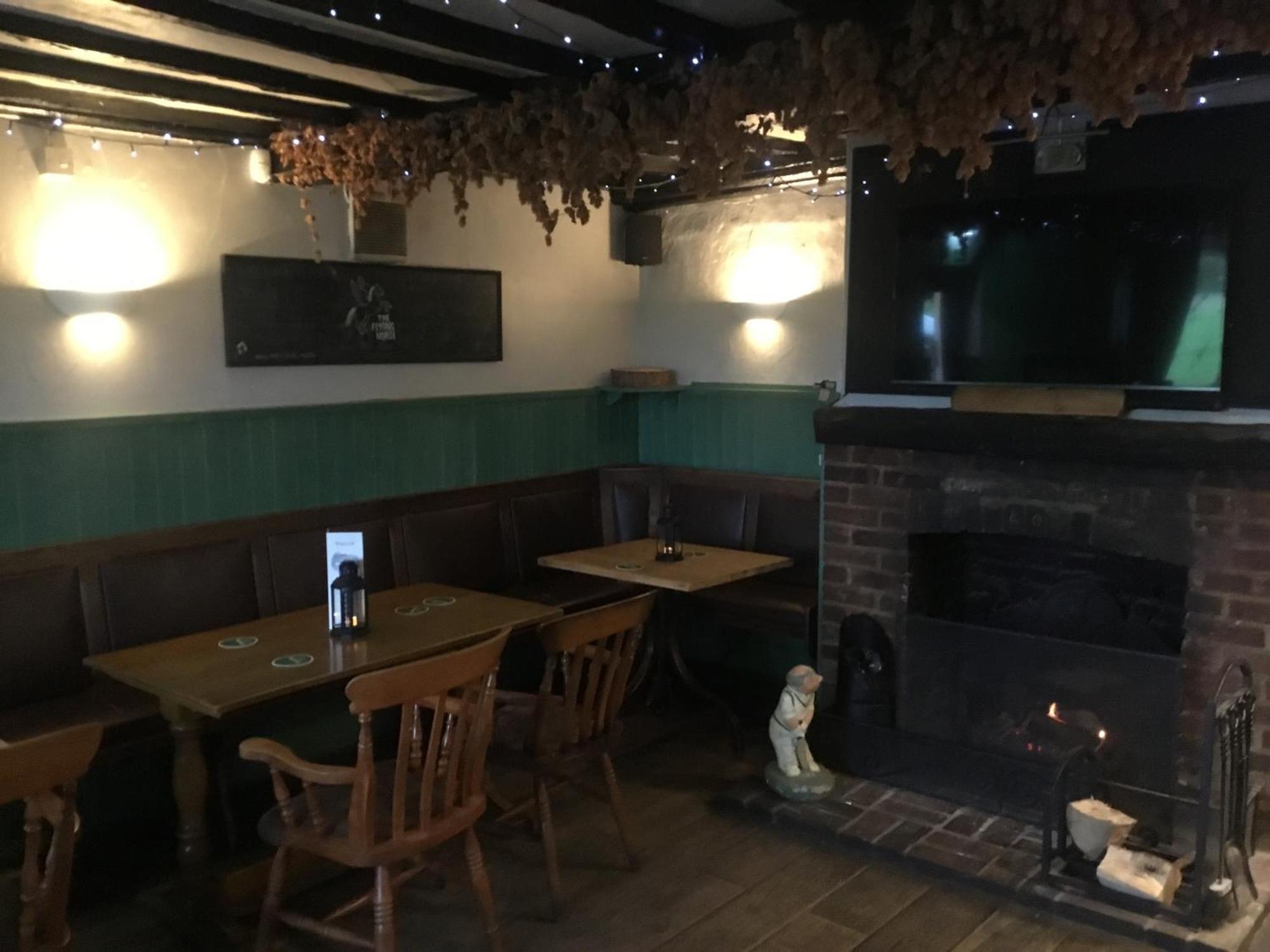 The Flying Horse Inn Boughton Aulph Exteriér fotografie