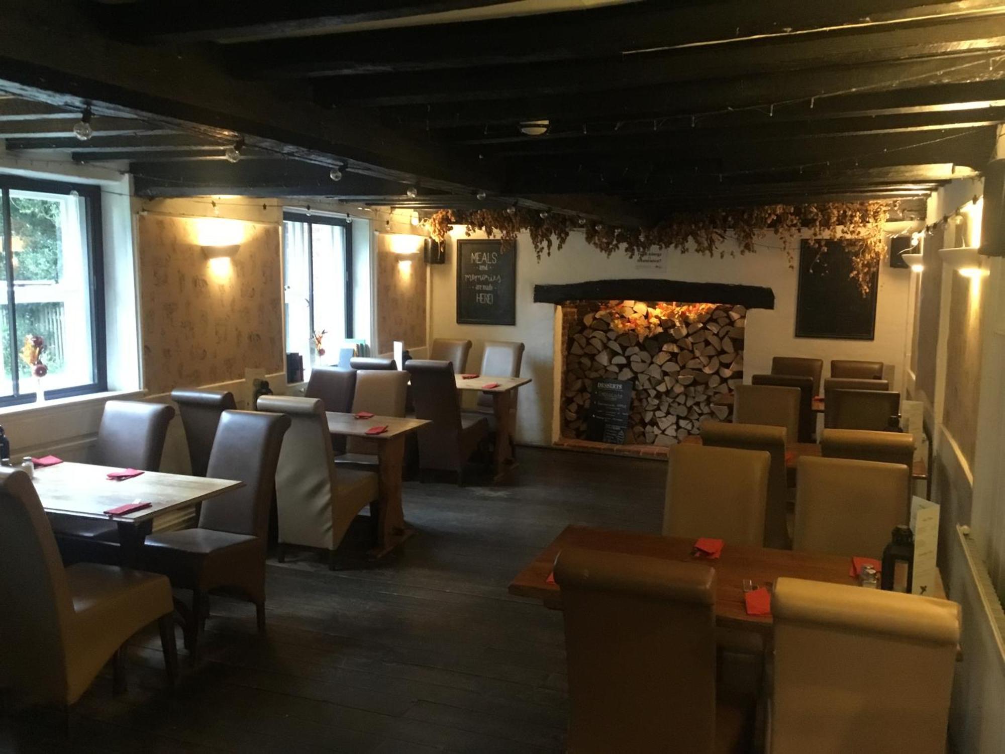 The Flying Horse Inn Boughton Aulph Exteriér fotografie